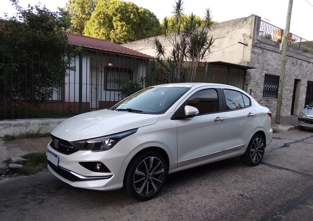 Fiat Cronos Full, caja automática